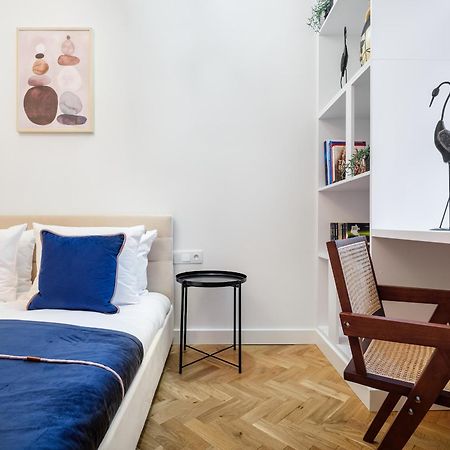 Tyzenhauz Apartments Krowoderska Street كراكوفيا المظهر الخارجي الصورة