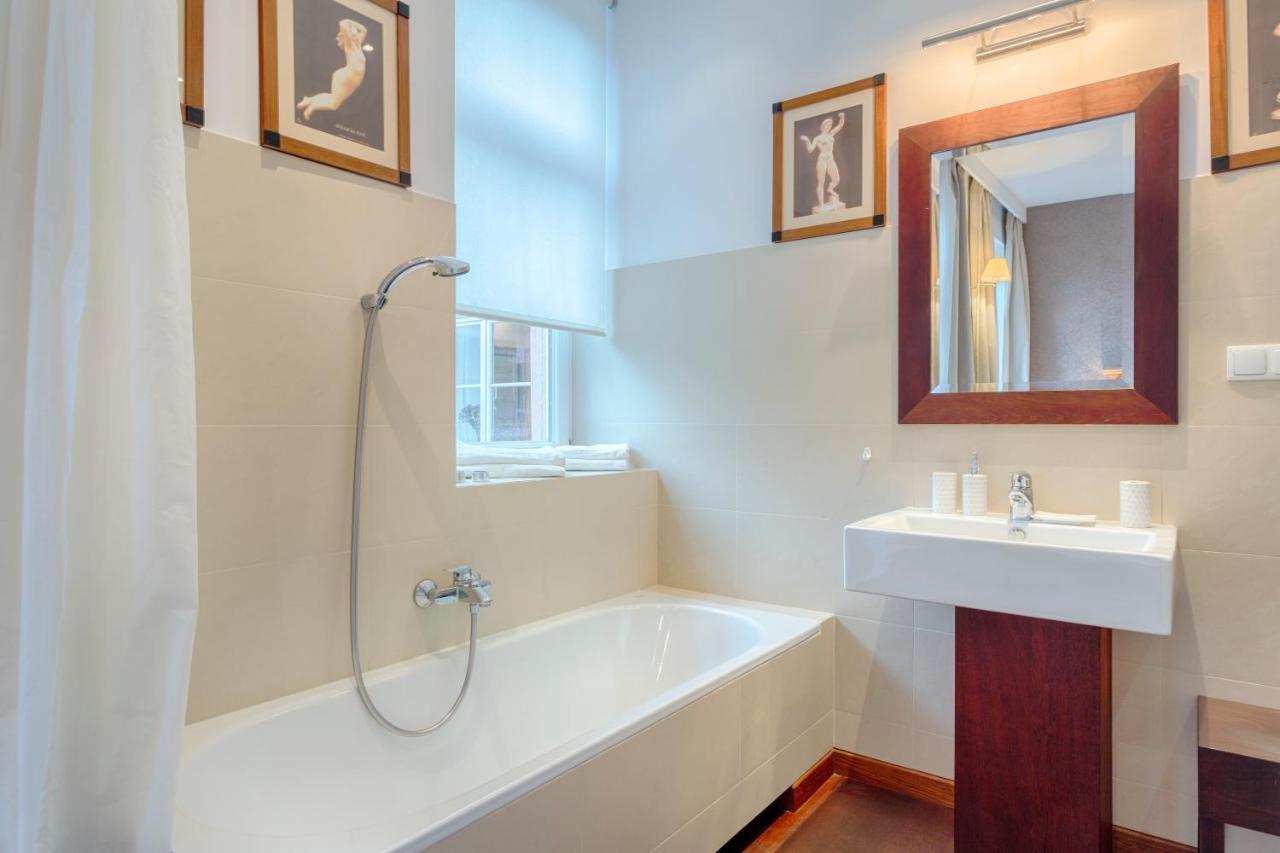 Tyzenhauz Apartments Krowoderska Street كراكوفيا المظهر الخارجي الصورة