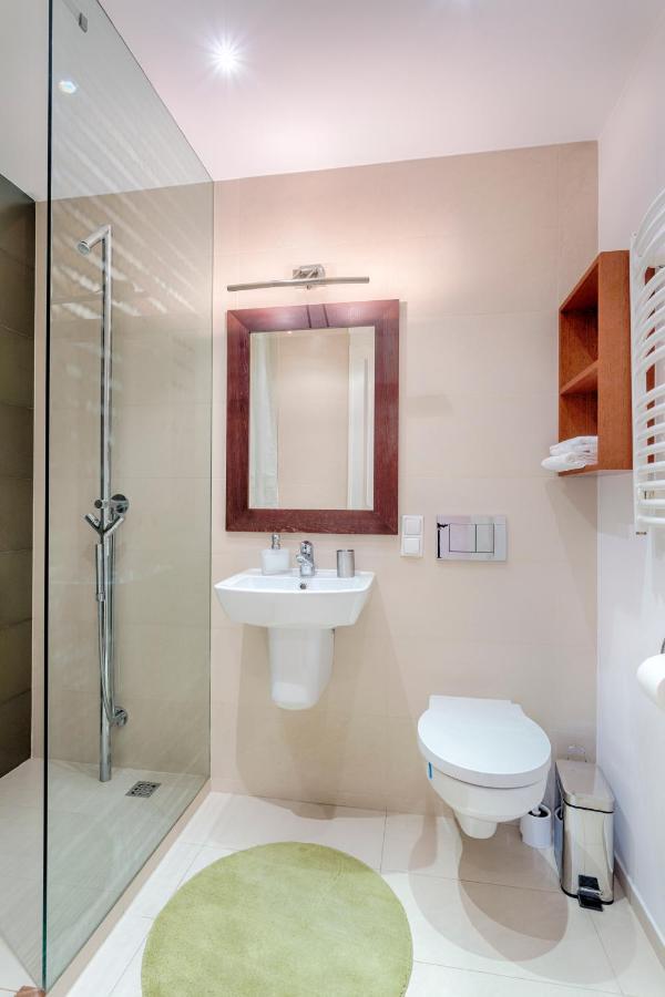 Tyzenhauz Apartments Krowoderska Street كراكوفيا المظهر الخارجي الصورة