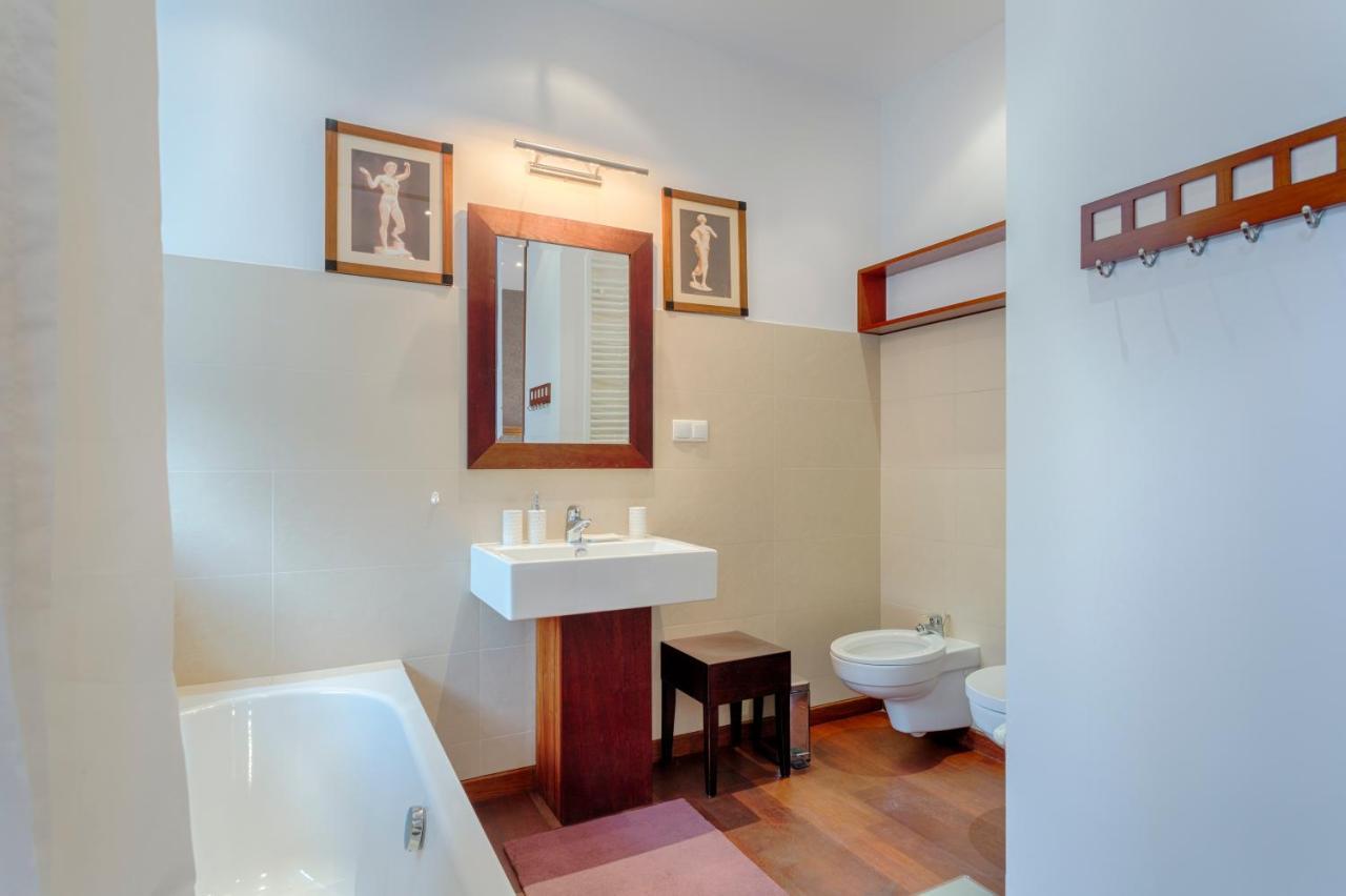 Tyzenhauz Apartments Krowoderska Street كراكوفيا المظهر الخارجي الصورة