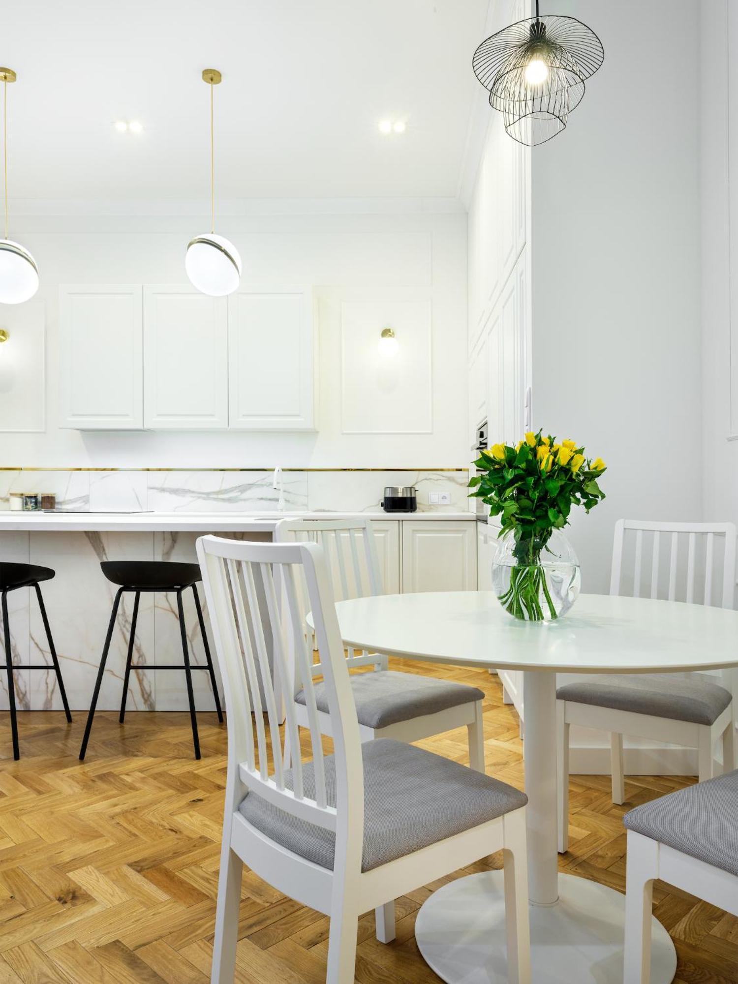 Tyzenhauz Apartments Krowoderska Street كراكوفيا المظهر الخارجي الصورة