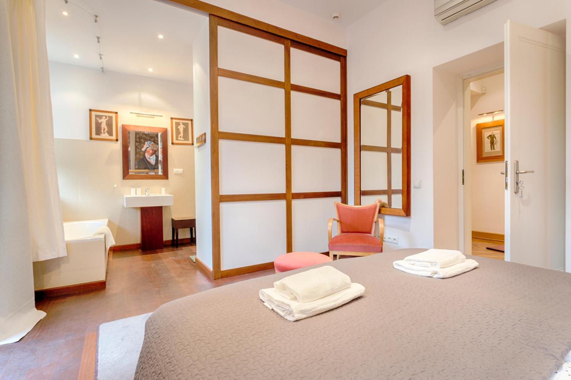 Tyzenhauz Apartments Krowoderska Street كراكوفيا المظهر الخارجي الصورة